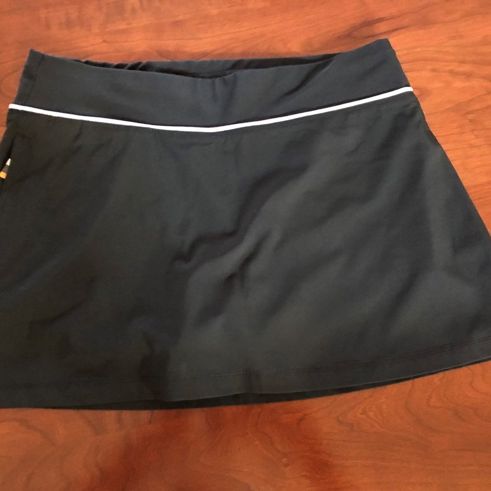 LUCY BLACK TENNIS SKORT/YOGA SKORT! Size small! New!